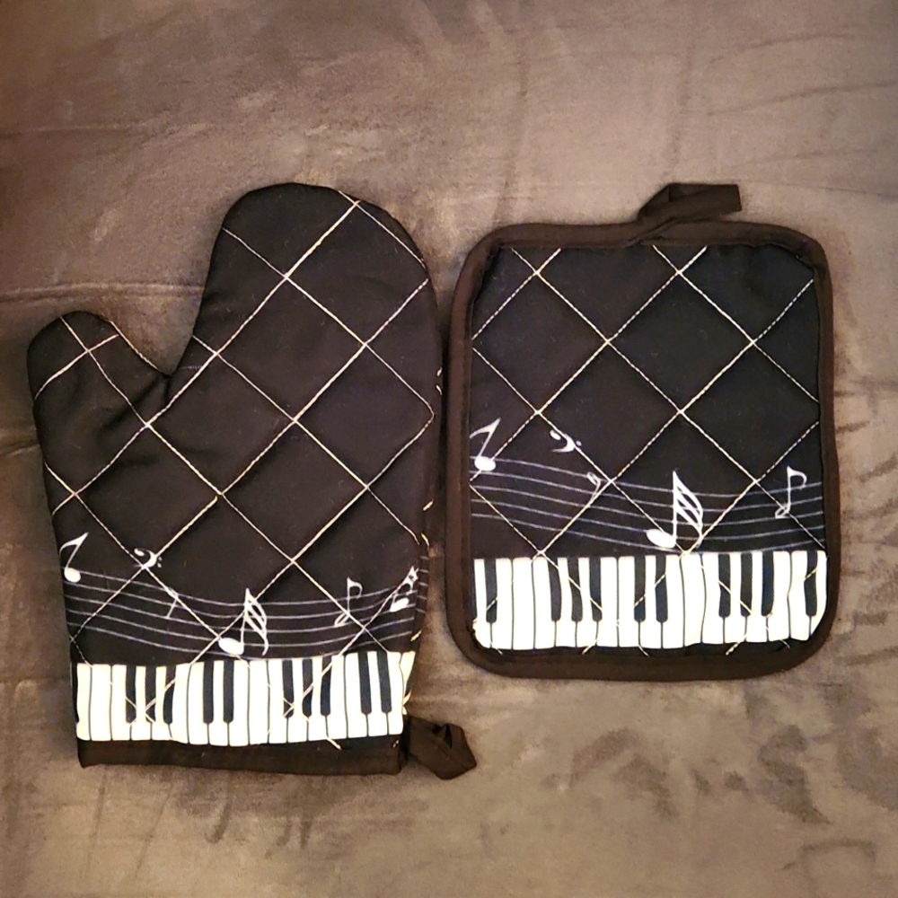 COPY - NEW- OVEN MITT/POTHOLDER SET- Piano 🎹, Music notes 🎵